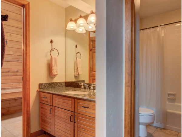 Top Floor Condo with 3 Bedrooms plus Loft Sleeps 10